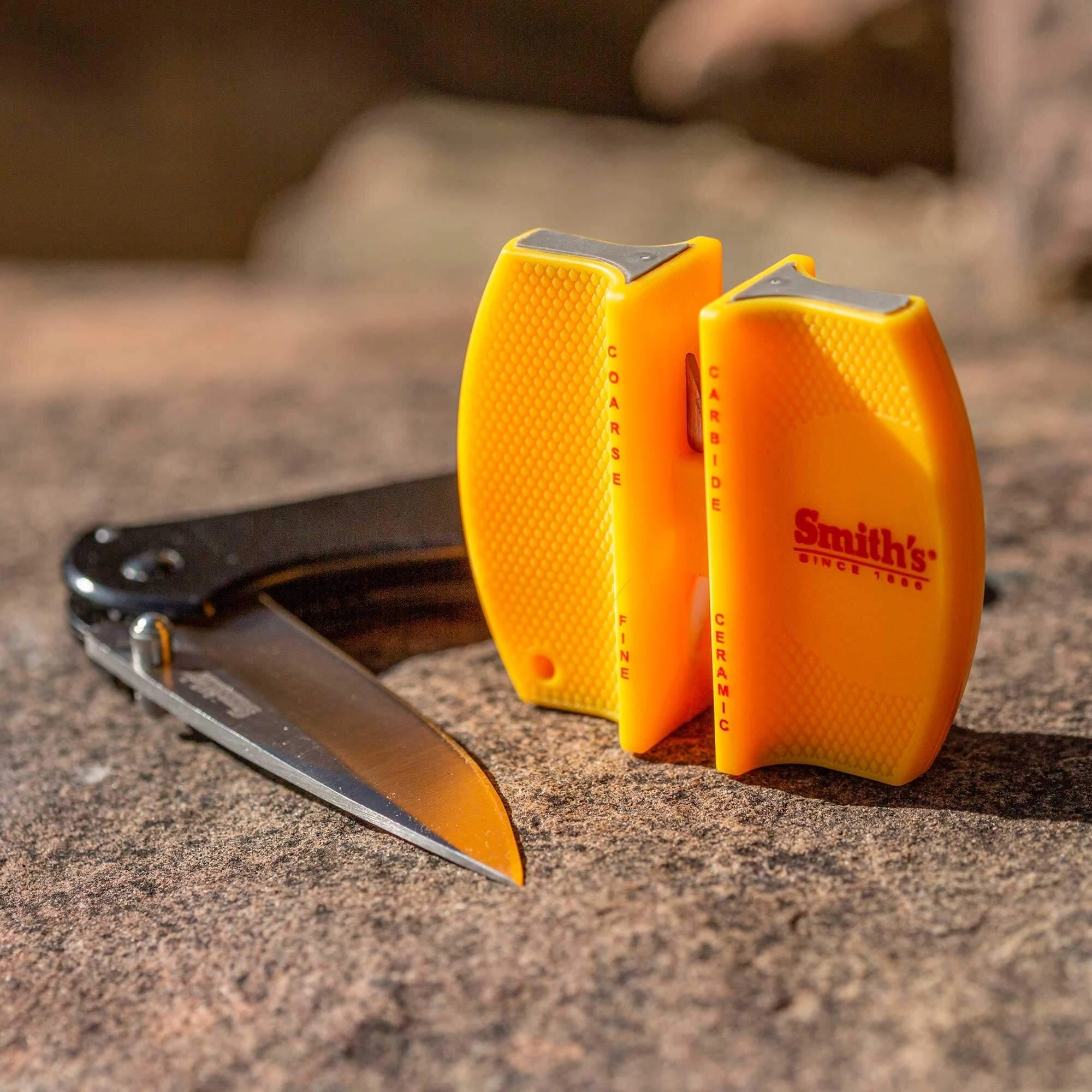 Smith's Knife Sharpener - Crossed Ceramic Rods And Tungsten Carbide Blade | SMCCKS