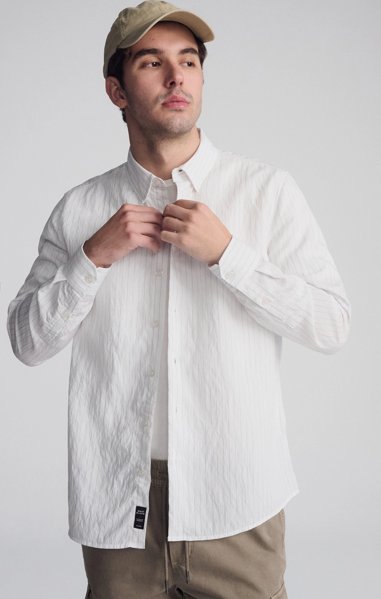 STRIPED LONG SLEEVE BUTTON-UP SHIRT IN BLACK