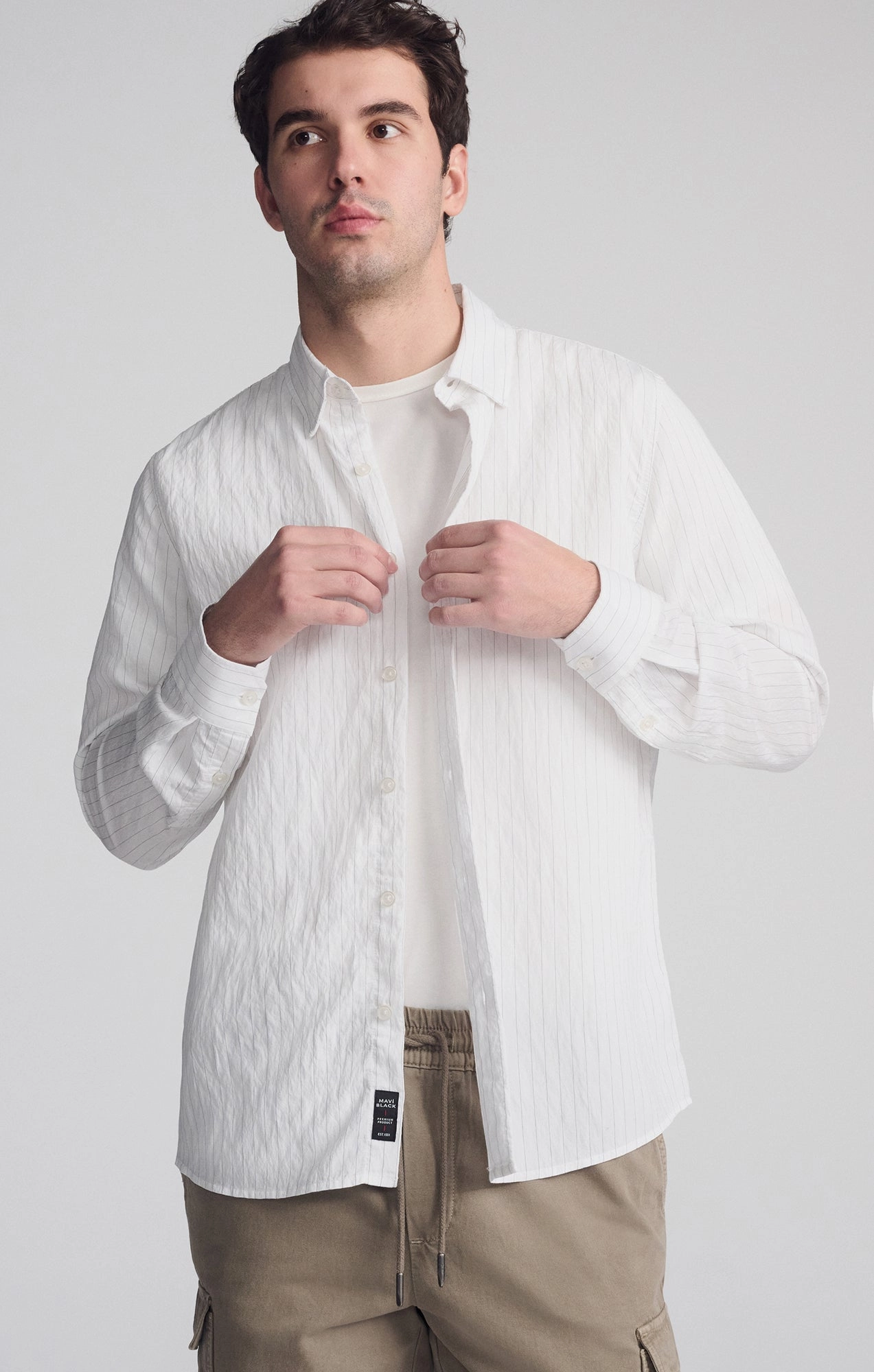 STRIPED LONG SLEEVE BUTTON-UP SHIRT IN BLACK