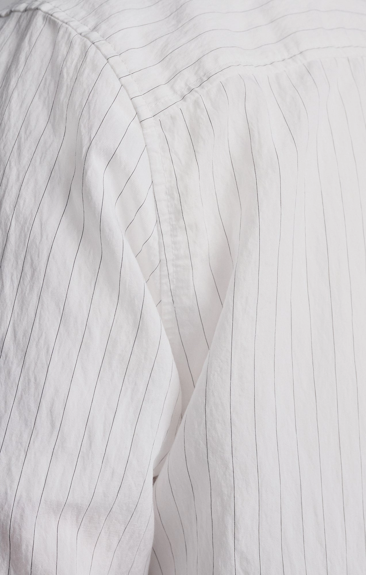 STRIPED LONG SLEEVE BUTTON-UP SHIRT IN BLACK