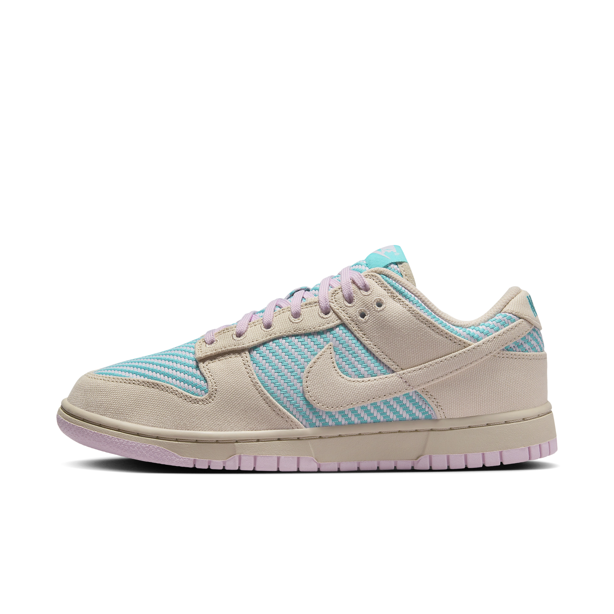 W Dunk Low